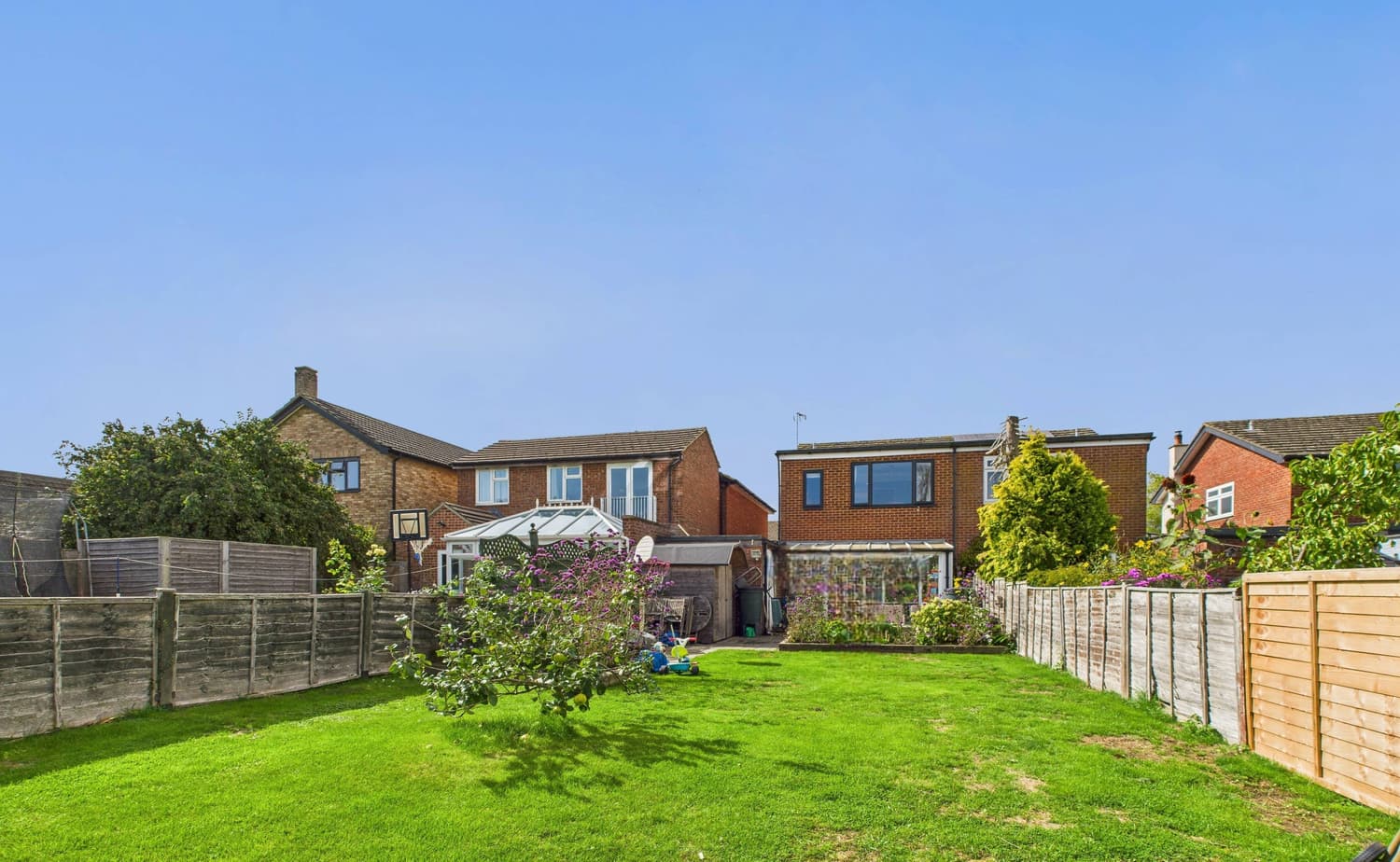 College Crescent, Oakley, Aylesbury, Buckinghamshire