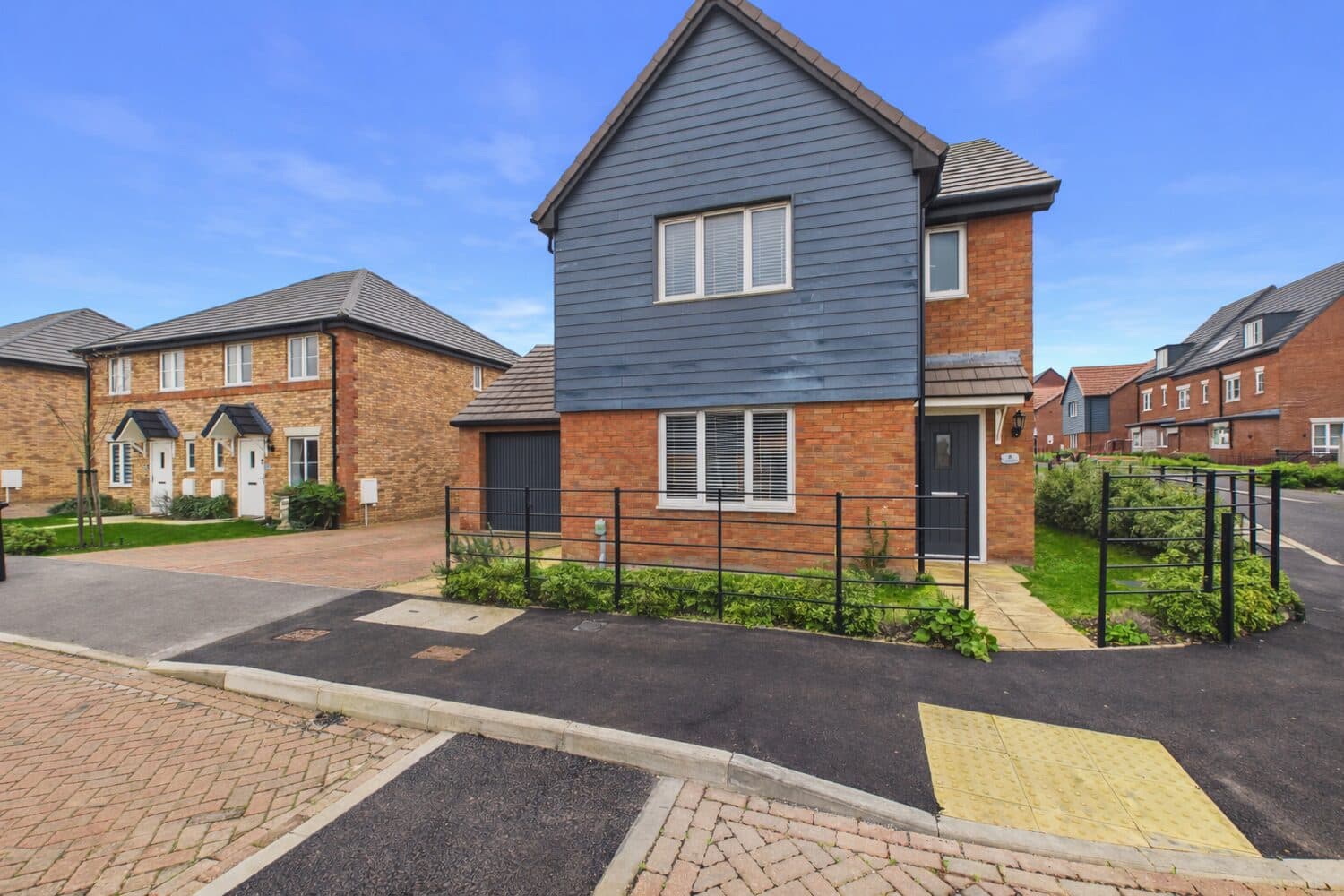 Admiral Way, Chinnor, Oxfordshire