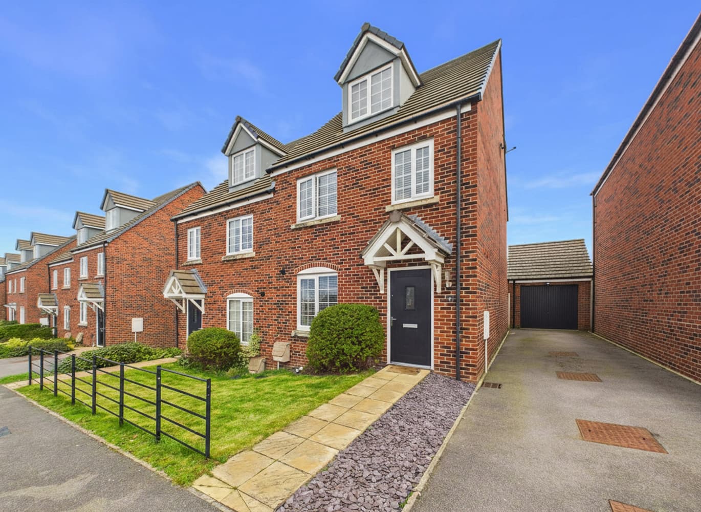 Woodgreen Square, Chinnor, Oxfordshire