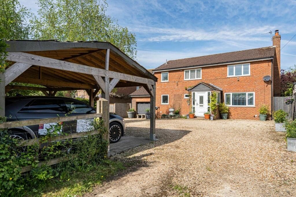 Grendon Road, Edgcott, Aylesbury, Buckinghamshire