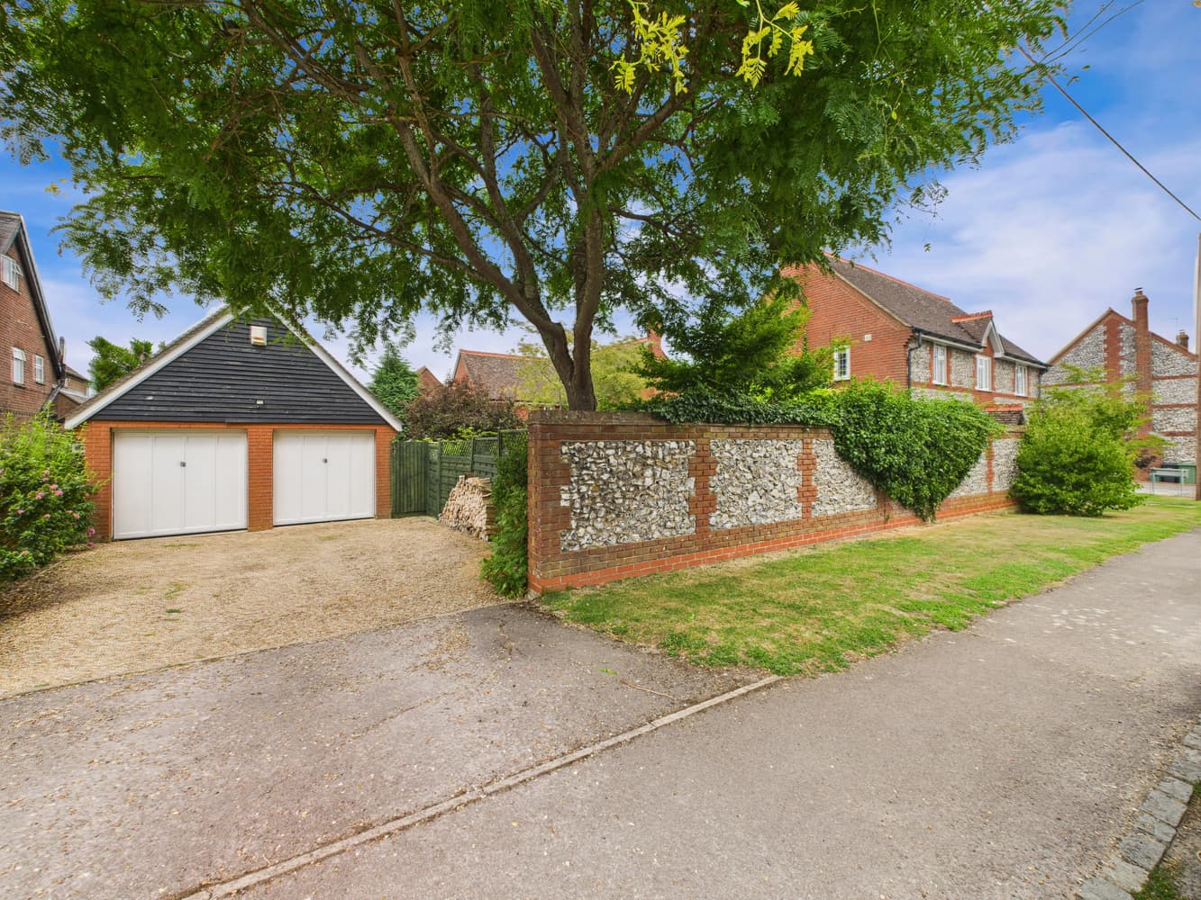 Watlington Road, Lewknor, Oxfordshire